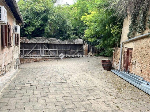 Eladó üzlethelyiség, Hőgyészen 82.55 M Ft