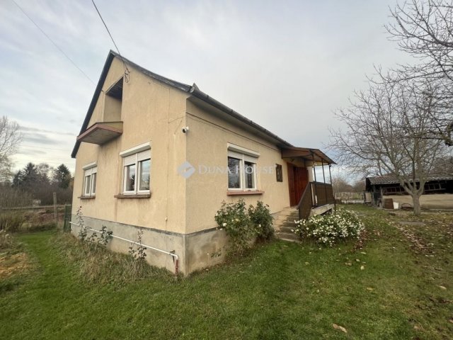 Eladó családi ház, Veszprémben 69.9 M Ft, 4 szobás