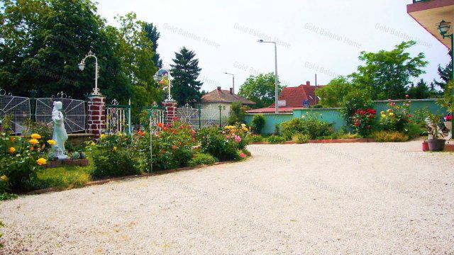 Eladó hotel, Badacsonytomajon 229 M Ft, 8 szobás