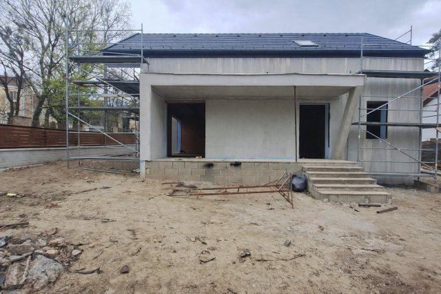 Eladó ikerház, Gödöllőn 150 M Ft, 5 szobás