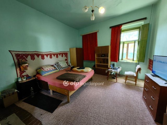 Eladó családi ház, Kunmadarason 6.8 M Ft, 2 szobás