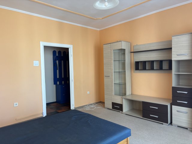 Kiadó téglalakás, albérlet, Tatabányán 150 E Ft / hó