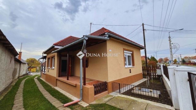 Eladó családi ház, Ongán 59.9 M Ft, 2 szobás