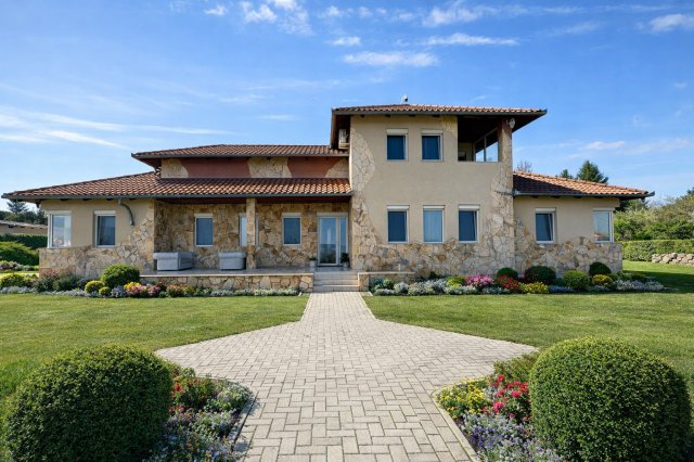 Eladó családi ház, Alsópáhokon 439 M Ft, 5+1 szobás