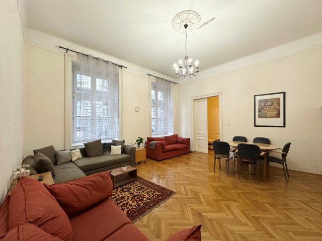 Eladó téglalakás, Budapesten, VI. kerületben, Nagymező utcában