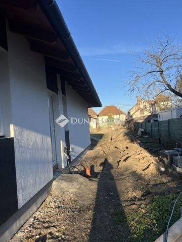 Eladó családi ház, Szigethalmon 81.99 M Ft, 3 szobás