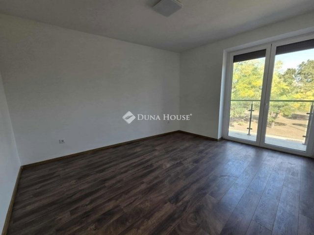 Eladó téglalakás, Szegeden 114.9 M Ft, 3 szobás