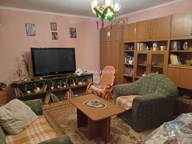 Eladó családi ház, Alsónémediben 67.5 M Ft, 5 szobás