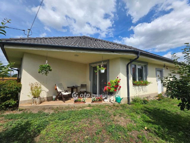Eladó családi ház, Sződön 116.9 M Ft, 3 szobás