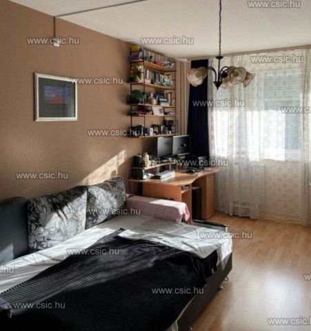 Eladó panellakás, Budapesten, III. kerületben 66.9 M Ft