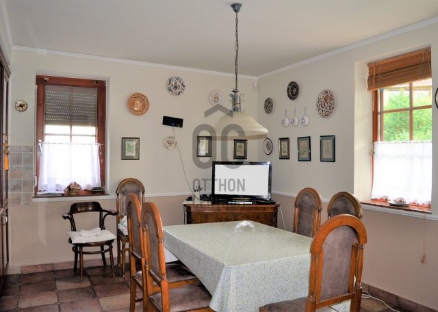 Eladó családi ház, Telkin 250.25 M Ft, 6 szobás