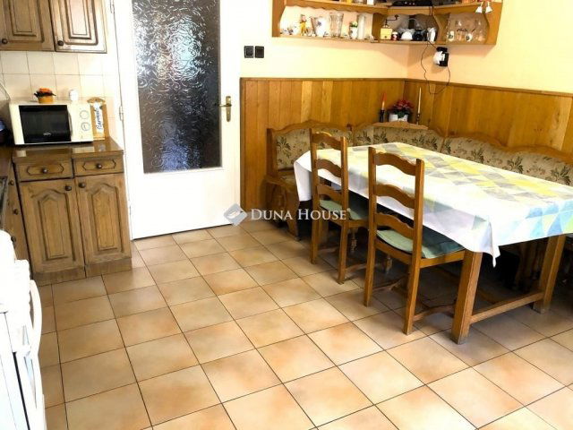 Eladó családi ház, Mohácson 87.2 M Ft, 7 szobás