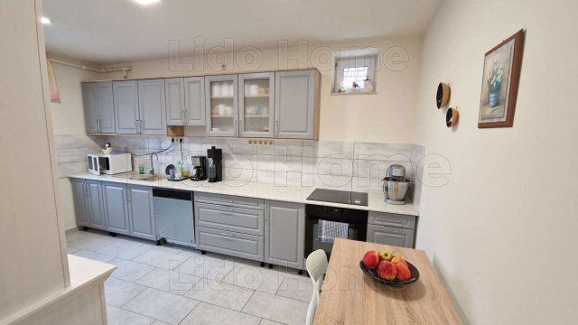 Eladó családi ház, Fertőszéplakon 84 M Ft, 10 szobás
