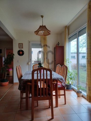 Eladó családi ház, Komáromban 97 M Ft, 4 szobás