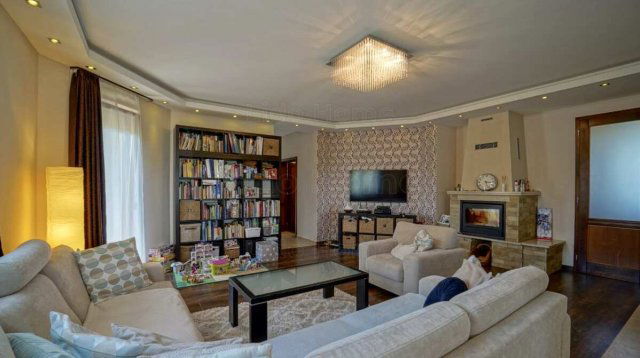 Eladó családi ház, Hévízen 196.9 M Ft, 5 szobás