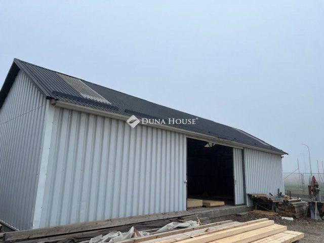 Kiadó iroda, Pilisen, Kossuth Lajos úton 450 E Ft / hó