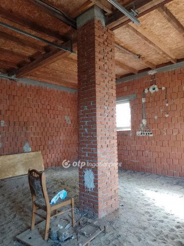 Eladó családi ház, Kiskunhalason 13.5 M Ft, 1 szobás
