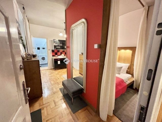 Eladó téglalakás, Budapesten, V. kerületben 128 M Ft, 2 szobás