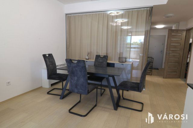 Kiadó téglalakás, albérlet, Szegeden 270 E Ft / hó, 3 szobás