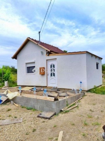 Eladó nyaraló, Baracskán 25 M Ft, 1 szobás