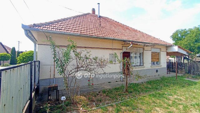 Eladó családi ház, Jászfényszarun 29.5 M Ft, 2+1 szobás