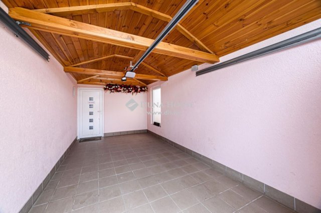 Eladó családi ház, Budajenőn 225 M Ft, 2 szobás