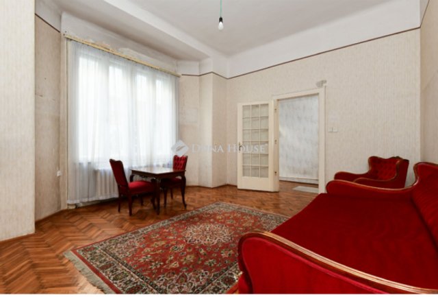 Eladó téglalakás, Budapesten, V. kerületben, Szervita téren