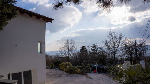 Eladó családi ház, Szentendrén 215 M Ft, 6 szobás