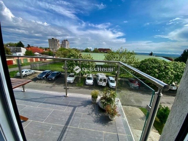 Eladó téglalakás, Pécsett 95 M Ft, 5 szobás