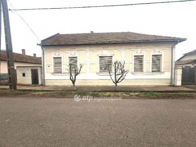 Eladó családi ház, Vésztőn 12 M Ft, 2 szobás