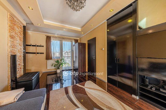 Eladó téglalakás, Budapesten, III. kerületben 113.9 M Ft