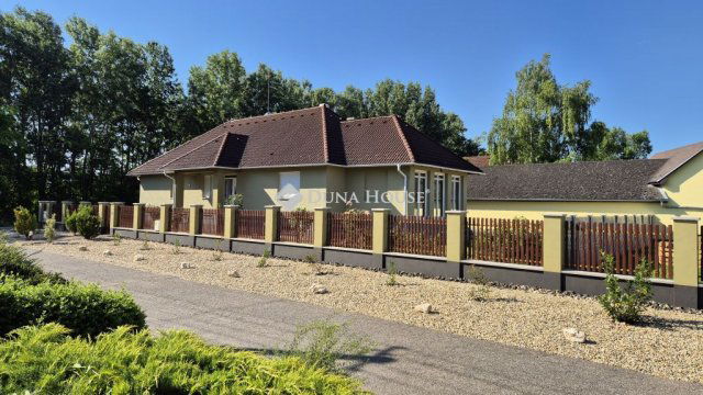 Eladó családi ház, Kecskeméten 135 M Ft, 5 szobás