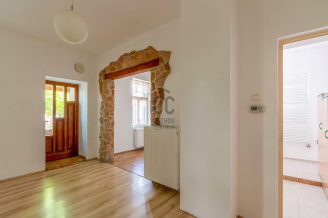 Eladó családi ház, Székesfehérvárott 72.2 M Ft, 5 szobás