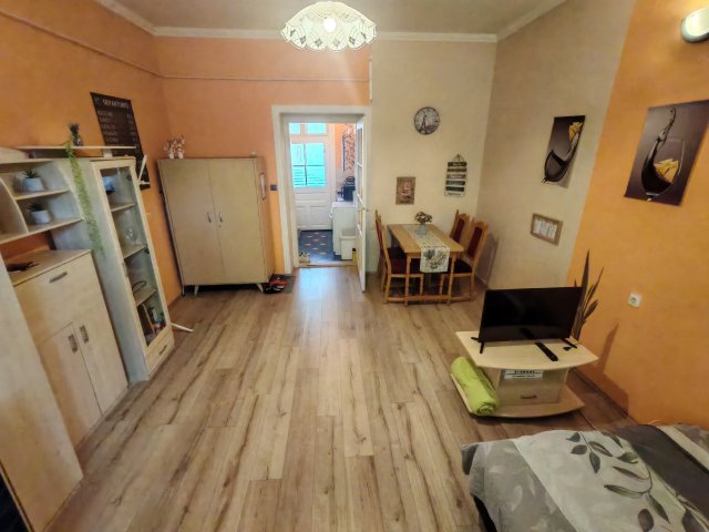 Eladó téglalakás, Szegeden, Maros utcában 34.99 M Ft, 1 szobás