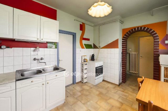 Eladó téglalakás, Cegléden 36.9 M Ft, 2 szobás