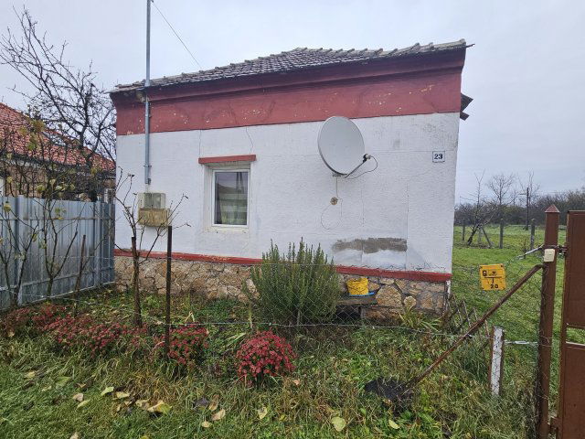 Eladó családi ház, Pápadereskén 10.9 M Ft, 1 szobás