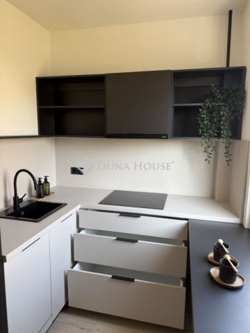 Eladó panellakás, Pécsett 51.9 M Ft, 2 szobás