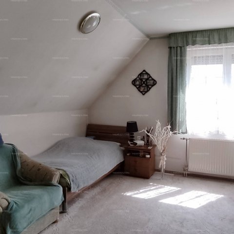 Eladó családi ház, Szigethalmon 179 M Ft, 7+1 szobás