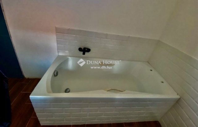 Eladó családi ház, Véménden 81.9 M Ft, 4 szobás