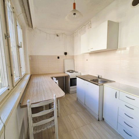 Eladó panellakás, Kecskeméten 38.5 M Ft, 2 szobás