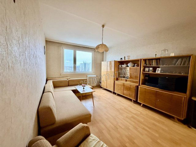 Eladó panellakás, Oroszlányban 34 M Ft, 2+1 szobás