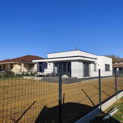 Eladó családi ház, Nyíregyházán 98 M Ft, 4 szobás