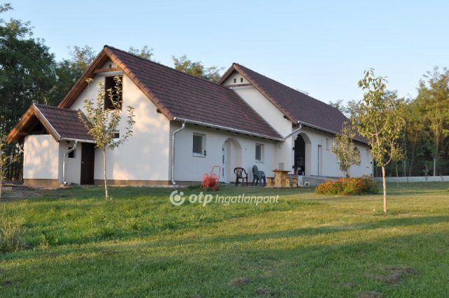 Eladó mezogazdasagi ingatlan, Bugyin 235 M Ft, 5 szobás