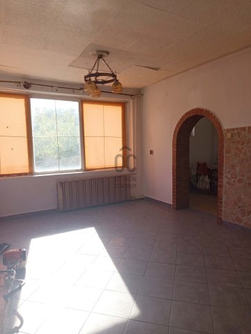 Eladó családi ház, Szárligeten 59.9 M Ft, 5 szobás