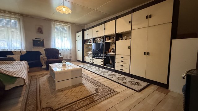 Eladó családi ház, Csényén 20.5 M Ft, 3 szobás