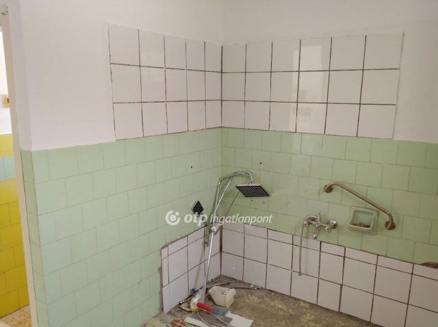 Eladó családi ház, Szentistvánon 14.45 M Ft, 1 szobás
