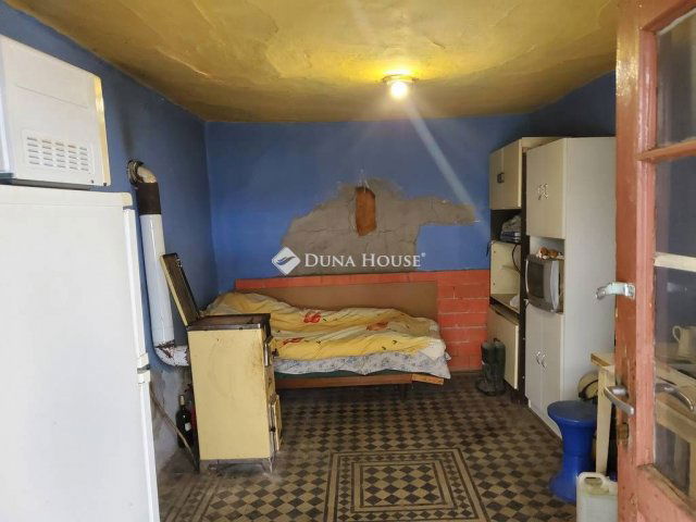 Eladó családi ház, Sárbogárdon 5.5 M Ft, 1 szobás