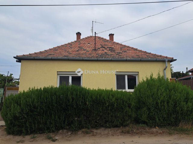 Eladó családi ház, Baján 39.9 M Ft, 3 szobás