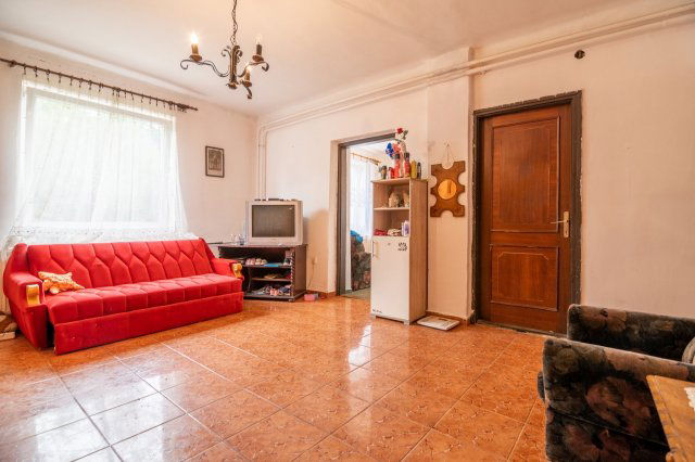 Eladó családi ház, Pécsett 74 M Ft, 7 szobás