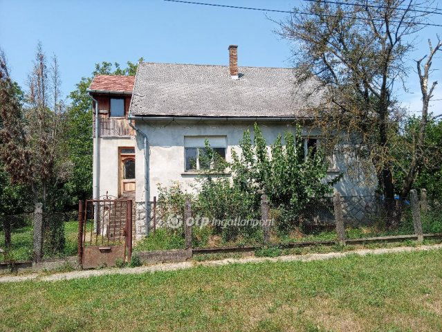 Eladó családi ház, Dombóváron 39.8 M Ft, 6 szobás